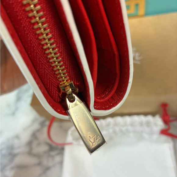 Christian Louboutin Shun Sudo Button Flower Blossoms Compact Wallet RARE NWT - Picture 8 of 13